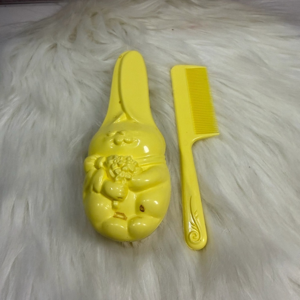 Avon Yellow Kids Hair Brush and Comb Set VINTAGE 1981